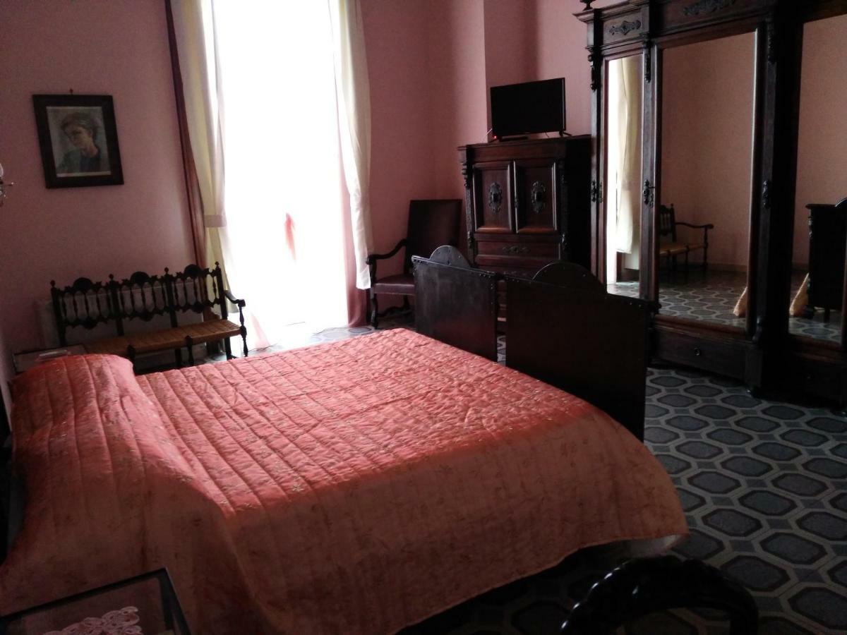 Domus Cicerone Bed & Breakfast Formia Bagian luar foto